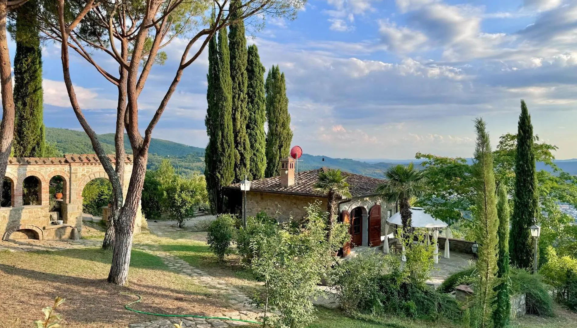 Сasa de vacaciones Villa Poolhouse Oasi Del Lupo Subbiano Italia